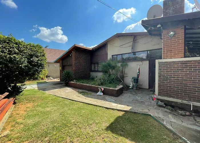 3-Bedroom Oasis With Pool