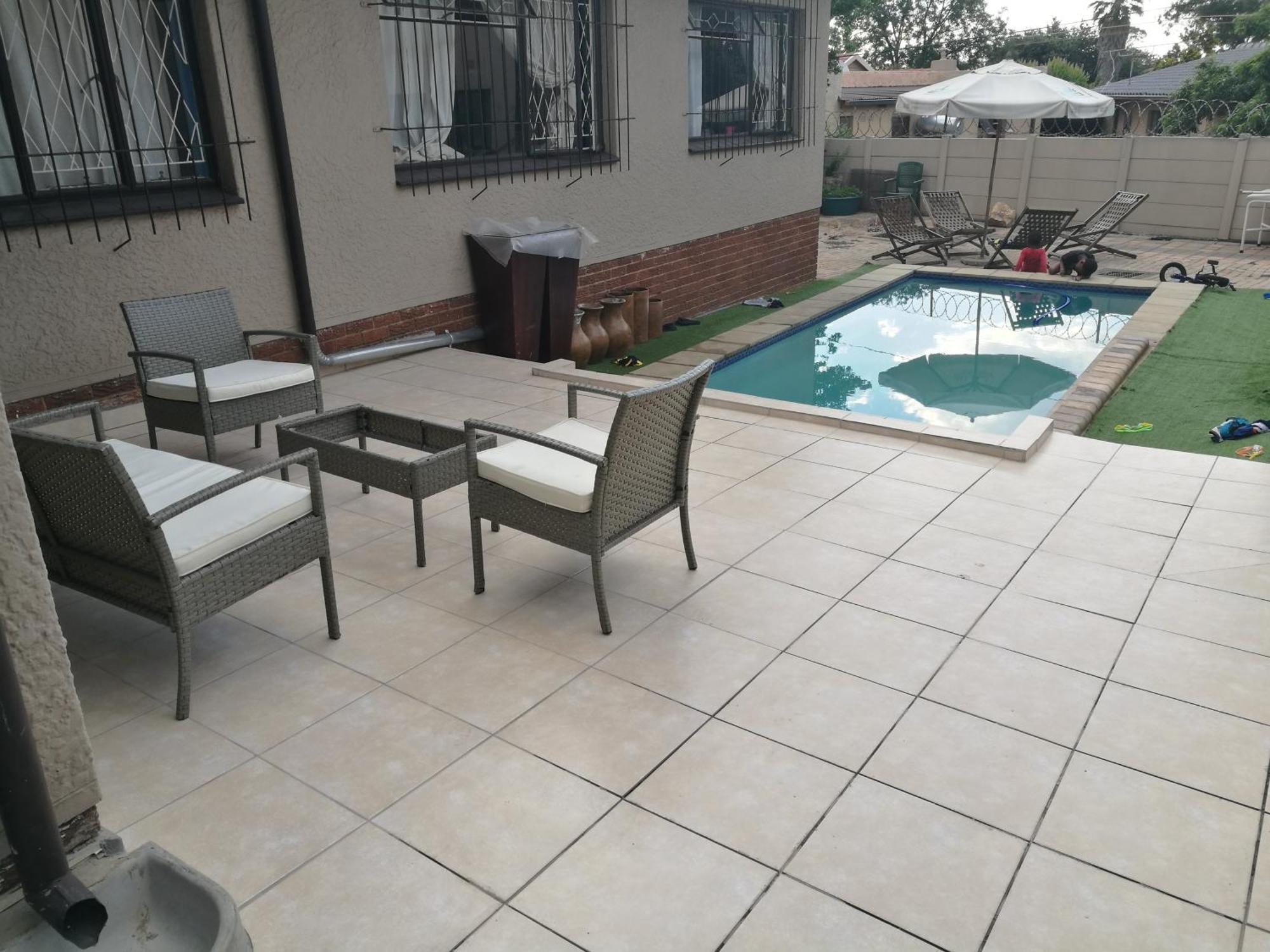 3-bedroom Oasis With Pool Apartamento *